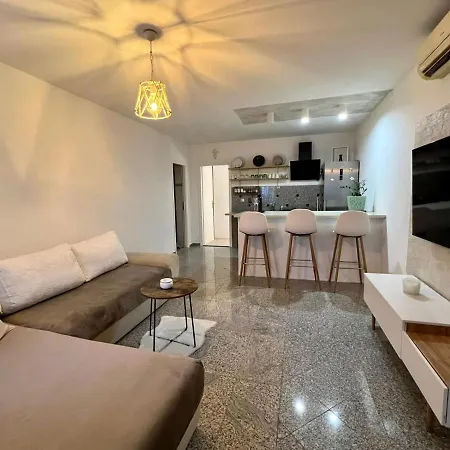 Daire Apartmants Karmel Kamen